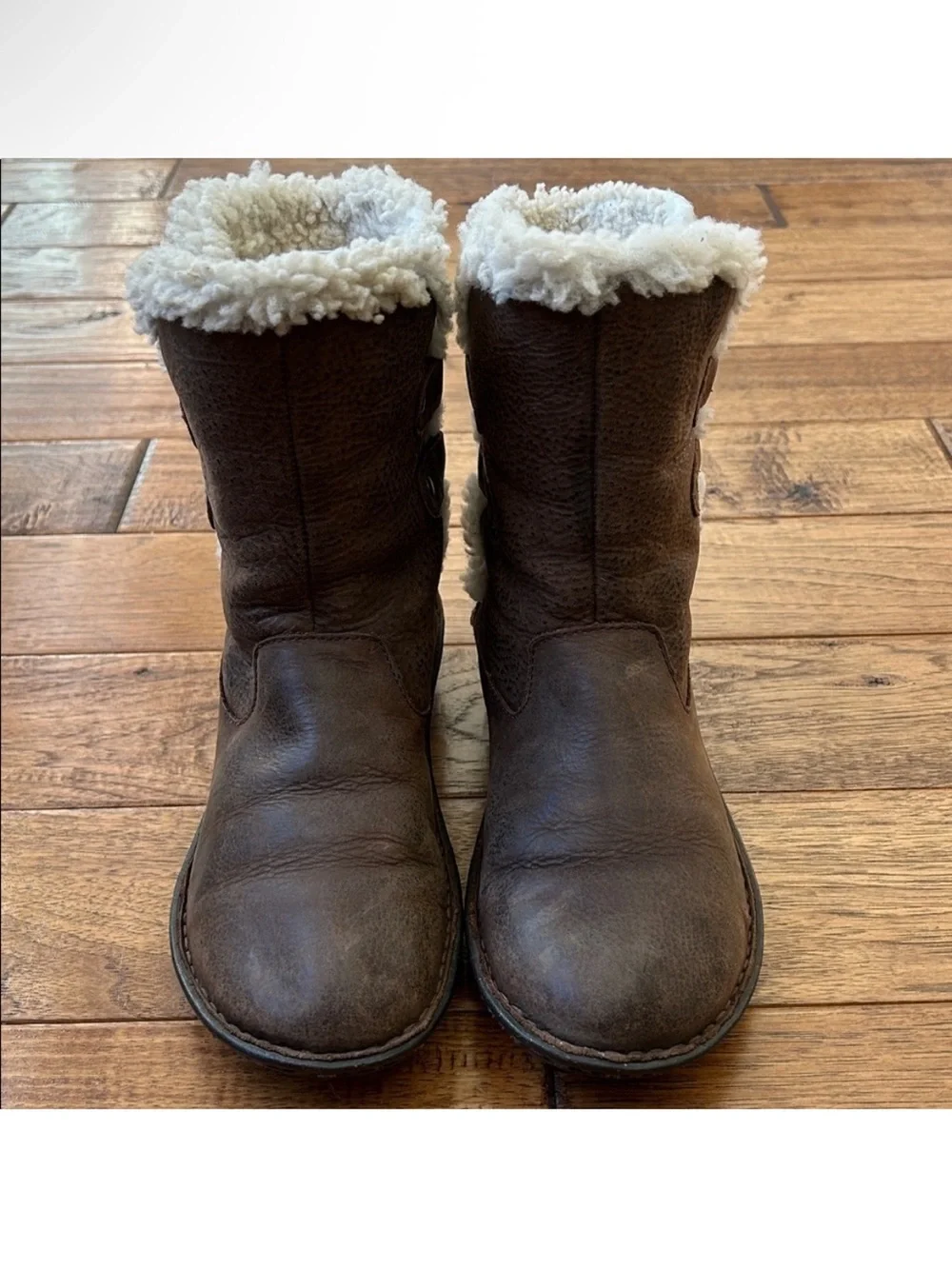 UGG Akadia Boots Stout Brown Leather Shearling Lined Size 8